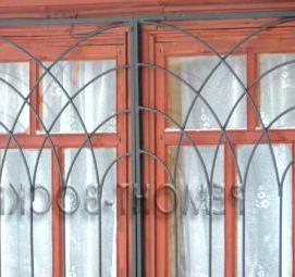 Монтаж металлических решеток окна - модель 4