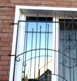 Монтаж решеток на окна - вариант 4