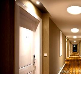 Накладные светильники в коридор - вариант 1