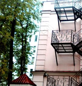 Наружные металлические лестницы - модель 1