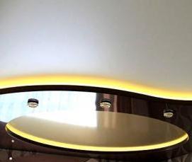 Натяжной двухуровневый потолок со светодиодной лентой - тип 4