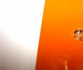 Натяжной потолок бело оранжевый - модель 3