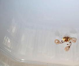 Натяжной потолок белый глянцевый парящий - модель 2