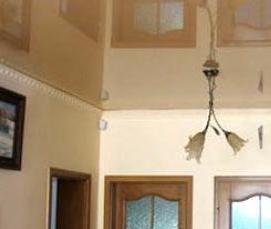 Натяжной потолок бежевый глянец - вариант 4