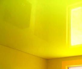 Натяжные потолки цветные глянцевые - модель 4