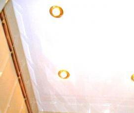 Натяжные потолки фактурные белые - модель 3