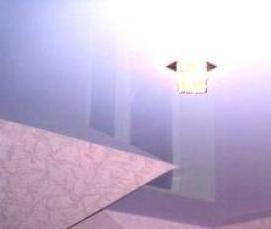 Натяжные потолки глянцевые фиолетовые - вариант 1