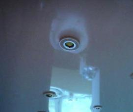 Натяжные потолки однотонные - модель 1