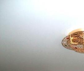 Натяжные потолки однотонные - модель 2