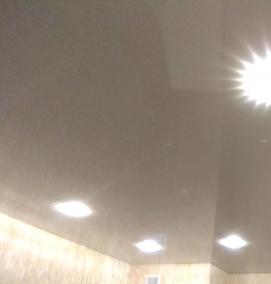 Натяжные потолки простые глянцевые - модель 2