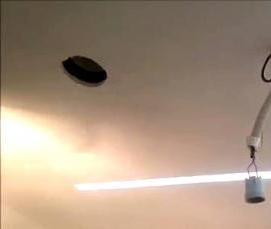 Натяжные потолки с полосками света - тип 2