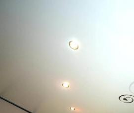 Натяжные потолки с золотым рисунком - тип 1