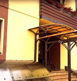 Над крыльцом - модель 1