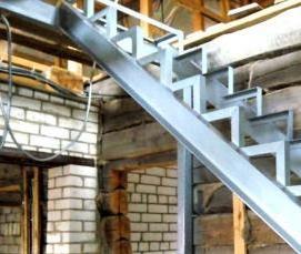 Навесная металлическая лестница - тип 1