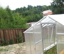 Небольшая теплица из поликарбоната - тип 1