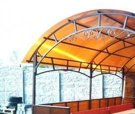 Недорогие беседки для дачи из поликарбоната - вариант 1