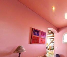 Нежно розовый натяжной потолок - тип 3