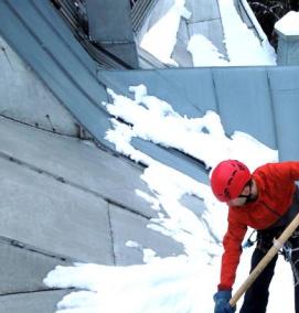 Очистки снега с крыш домов - тип 2