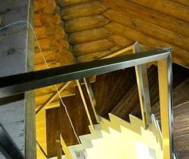 Ограждение лестницы в деревянном доме - модель 3