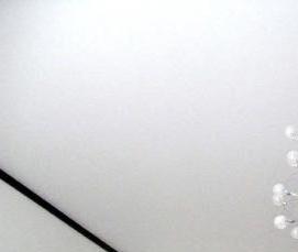 Оливковый натяжной потолок - вариант 2