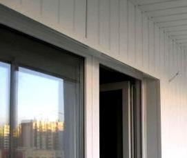 Отделка балкона лиственницей - вариант 2