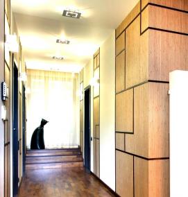 Отделка коридора декоративным панелями - модель 4