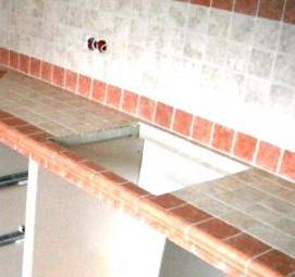 Отделка столешницы керамической плиткой - тип 3