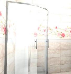 Отделка ванной листовыми панелями - модель 1