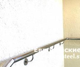 Перила пристенные деревянные - модель 2