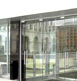 Пластиковая стеклянная дверь входная - вариант 4