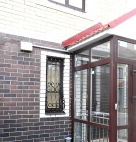 Пластиковая входная дверь в дом - тип 1