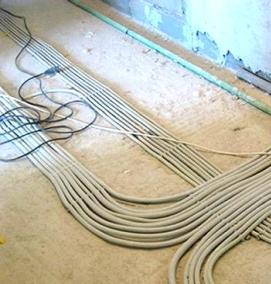 Прокладка кабеля под фальшполом - модель 1