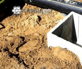 Прокладка кабеля под землей на даче - модель 3