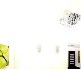 Простой белый натяжной потолок - модель 4