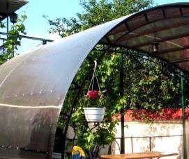 Простые красивые беседки из поликарбоната - модель 1