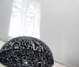 серебристый натяжной потолок - тип 2