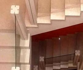 стеклянное ограждение лестницы в доме - модель 1