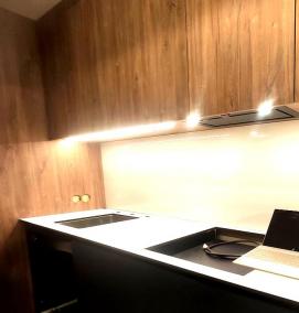 стеклянный фартук для кухни однотонный - модель 3