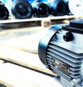 трехфазный синхронный двигатель - вариант 2