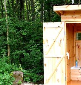 туалетная кабина для дачи из дерева - модель 3