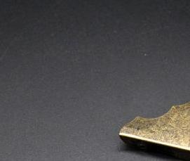 уголки мебельные металлические с накладками - тип 4