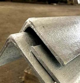 уголок металлический 40х40 мм - модель 4