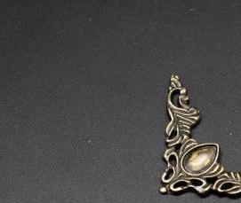 уголок металлический перфорированный 40х40 мм - модель 2