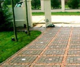 укладка серой тротуарной плитки - модель 2