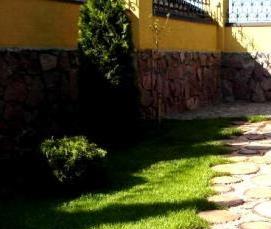 уложить дорожку тротуарной плитки - модель 1