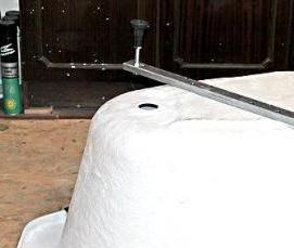 установка акриловой ванны на ножки - модель 3