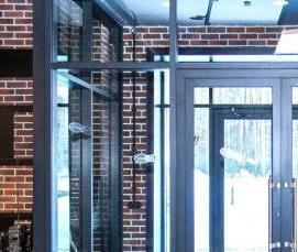 установка алюминиевых дверей - модель 3