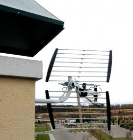 установка антенн на фасаде дома - модель 2