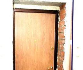 установка белых дверей - вариант 3