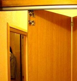 установка двери-гармошка - тип 2